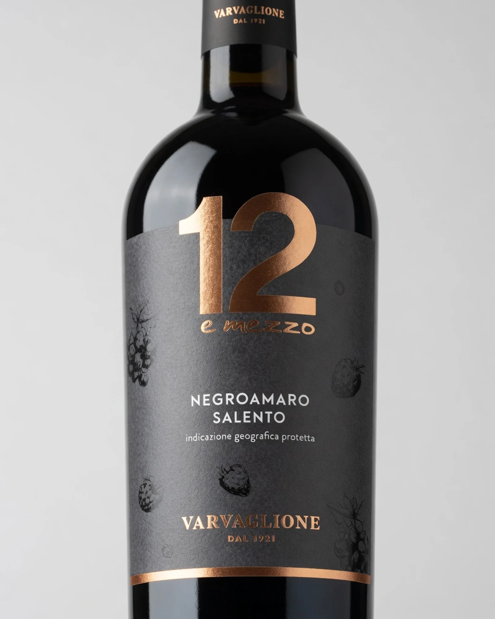 Varvaglione 12 e Mezzo Negroamaro Salento 2021 — красное негроамаро Саленто IGP урожая 2021, линейка 12 e Mezzo, Varvaglione