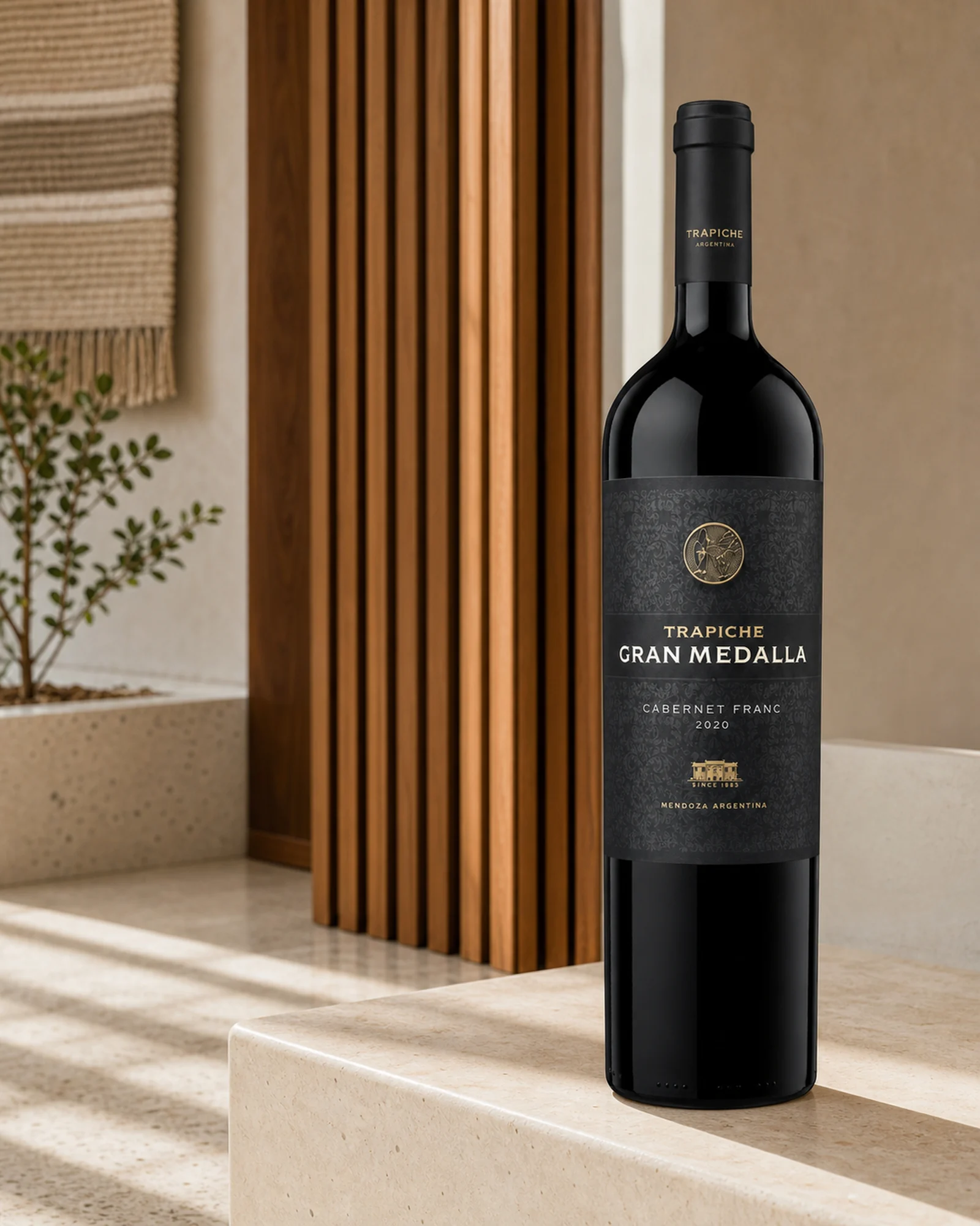 Trapiche Gran Medalla Cabernet Franc 2020 — красное аргентинское вино урожая 2020 года из линейки Grand Medalla