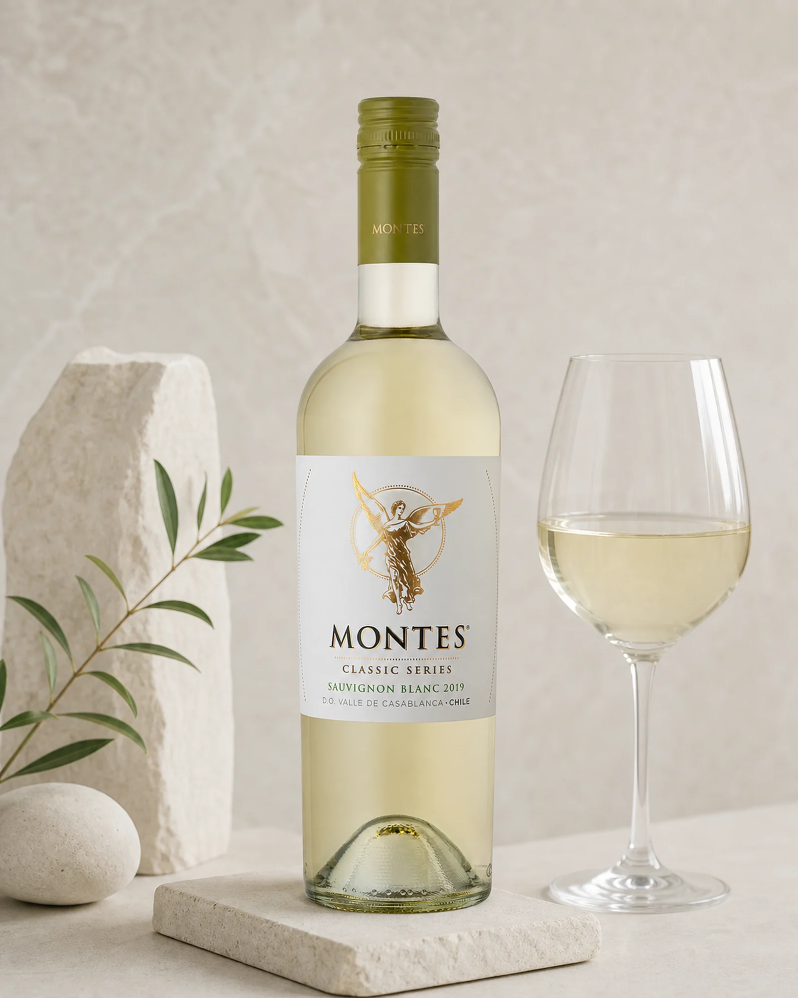 Montes Classic Sauvignon Blanc — чилийское белое сухое совиньон блан