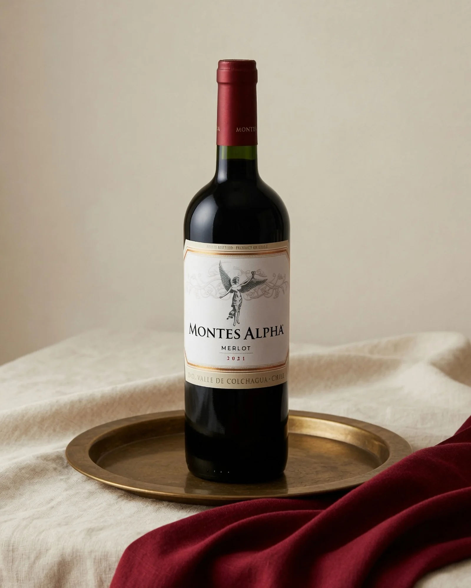 Montes Alpha Merlot — чилийский мерло линейки Alpha из долины Colchagua