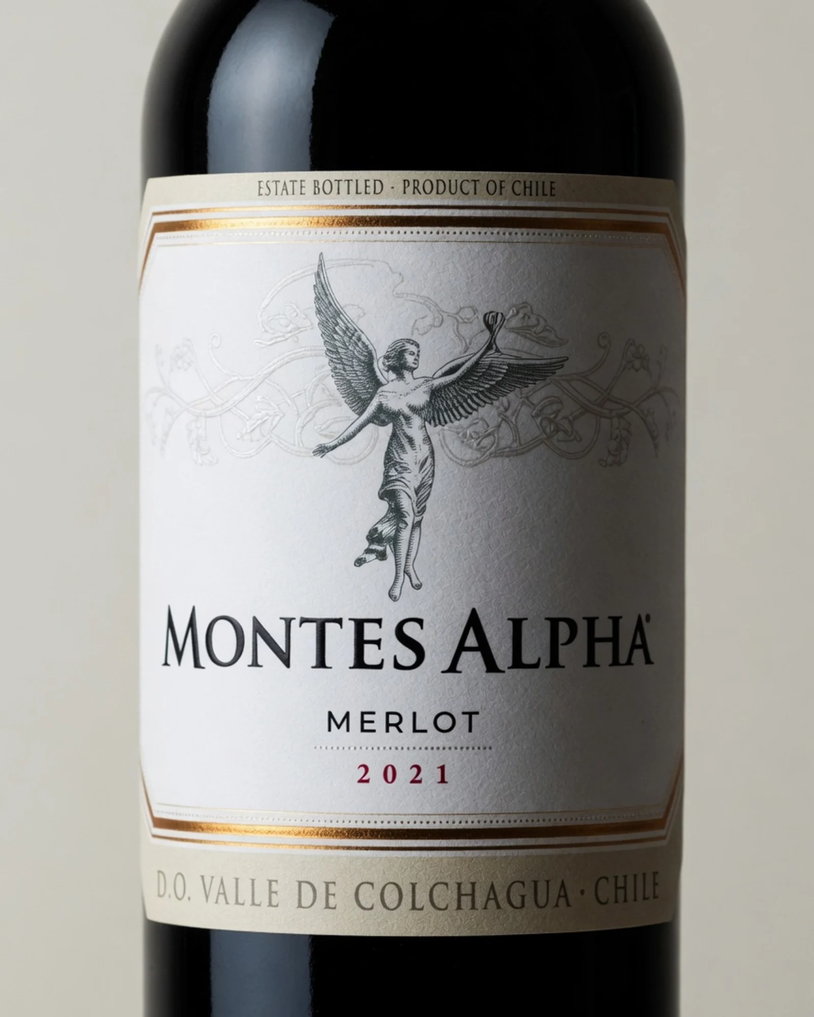 Montes Alpha Merlot — чилийский мерло линейки Alpha из долины Colchagua