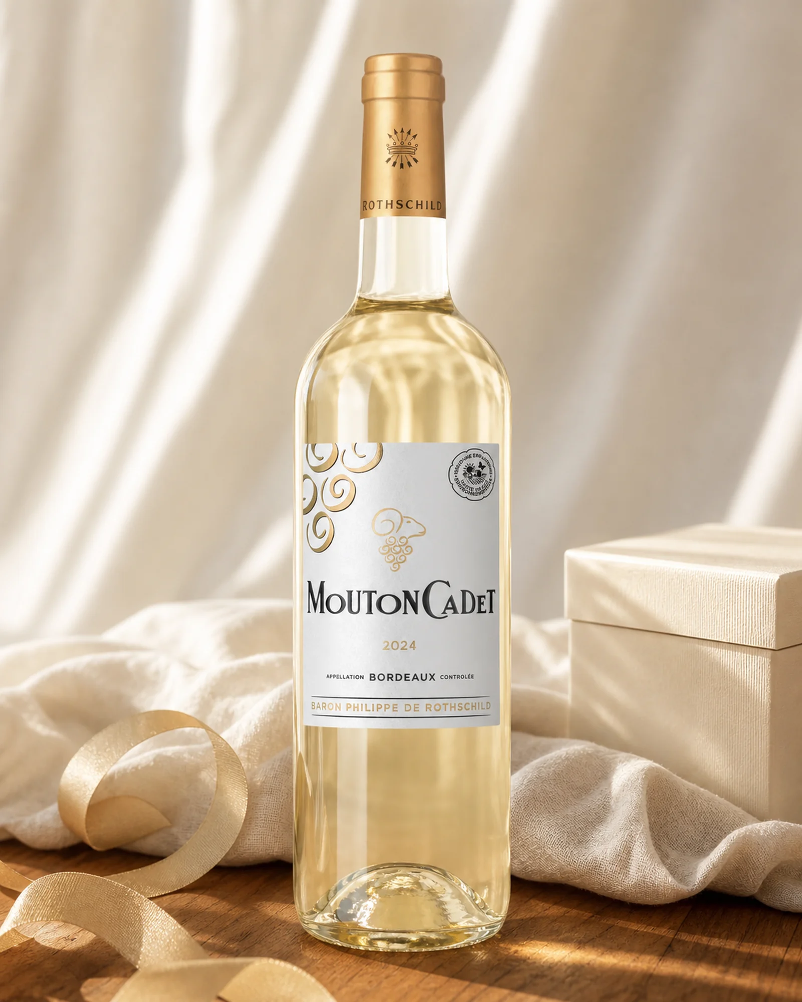 Mouton Cadet Blanc 2024 — белое бордоское вино урожая 2024 из коллекции Icône