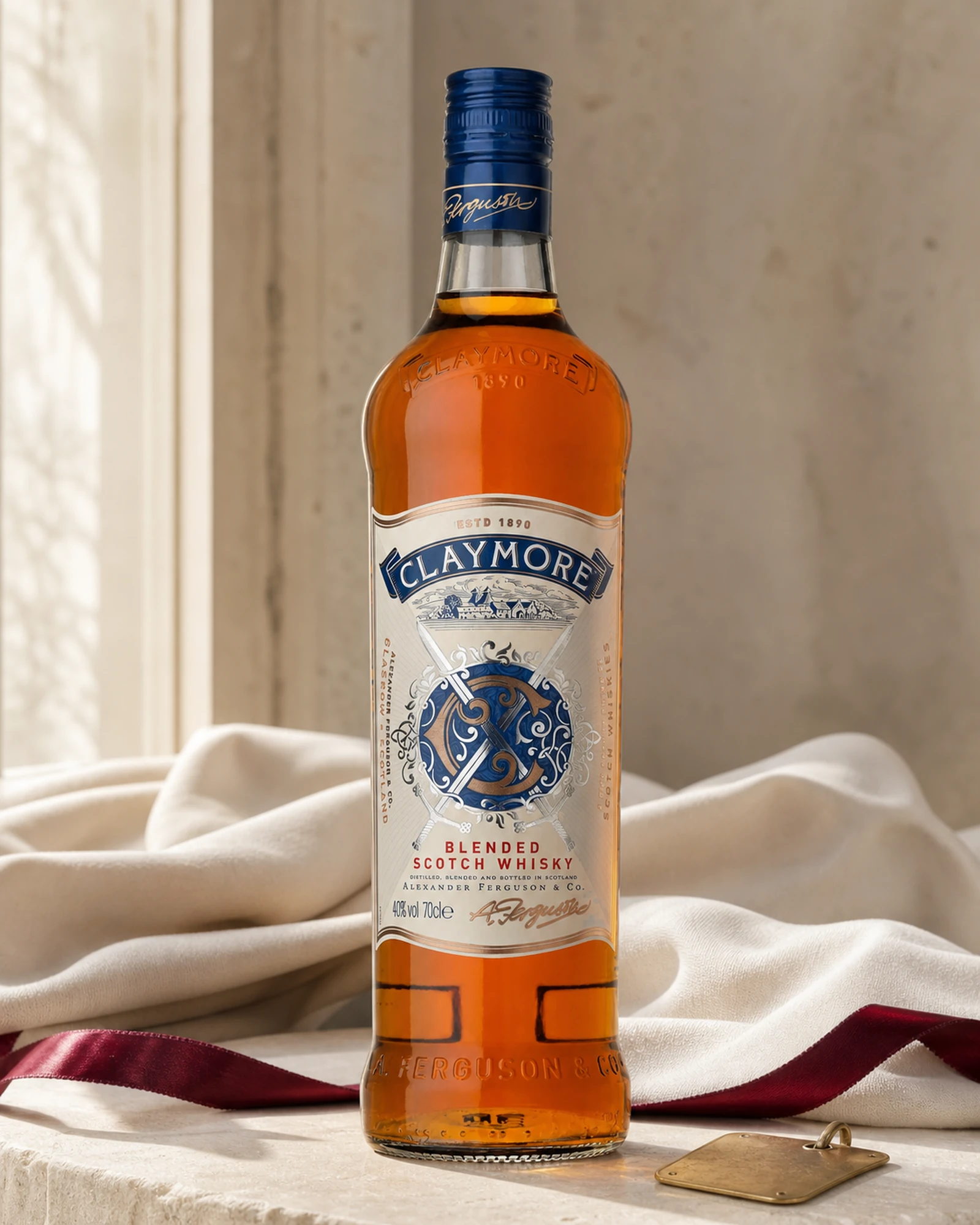 The Claymore — шотландский купажированный виски Whyte and Mackay
