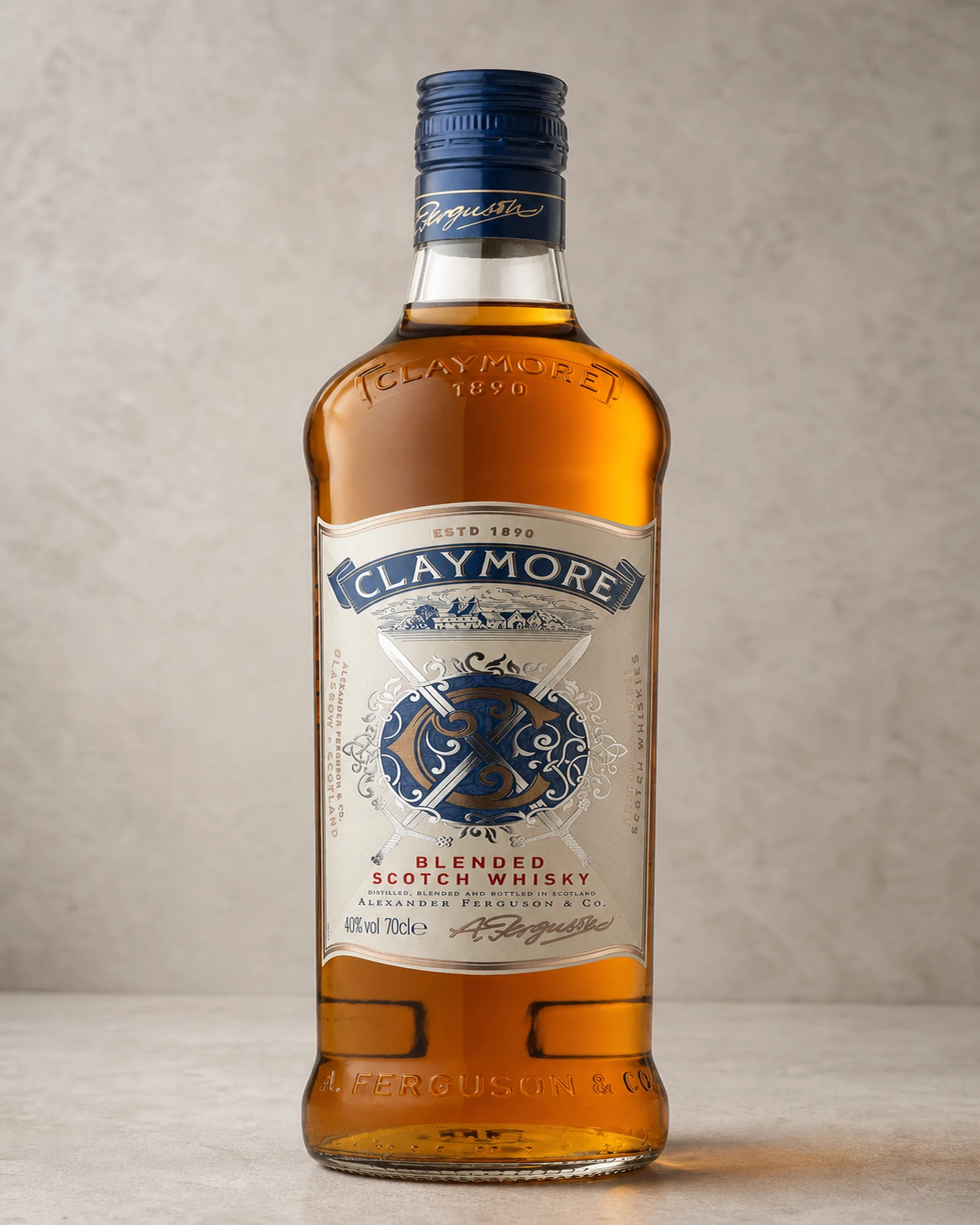 The Claymore — шотландский купажированный виски Whyte and Mackay