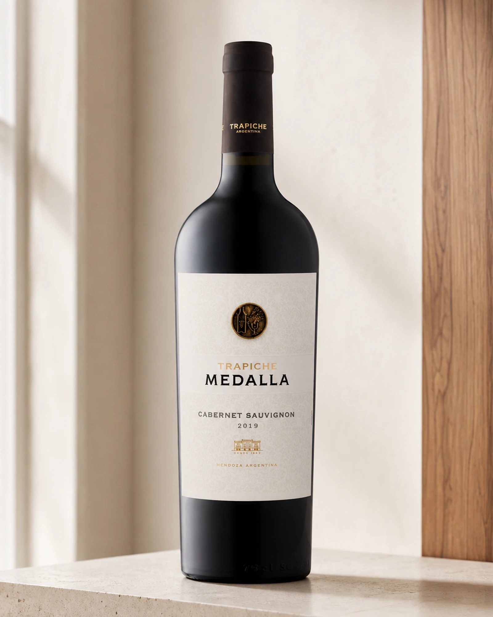 Trapiche Medalla Cabernet Sauvignon 2019 — красное вино линейки Medalla, каберне совиньон, урожай 2019, Мендоса