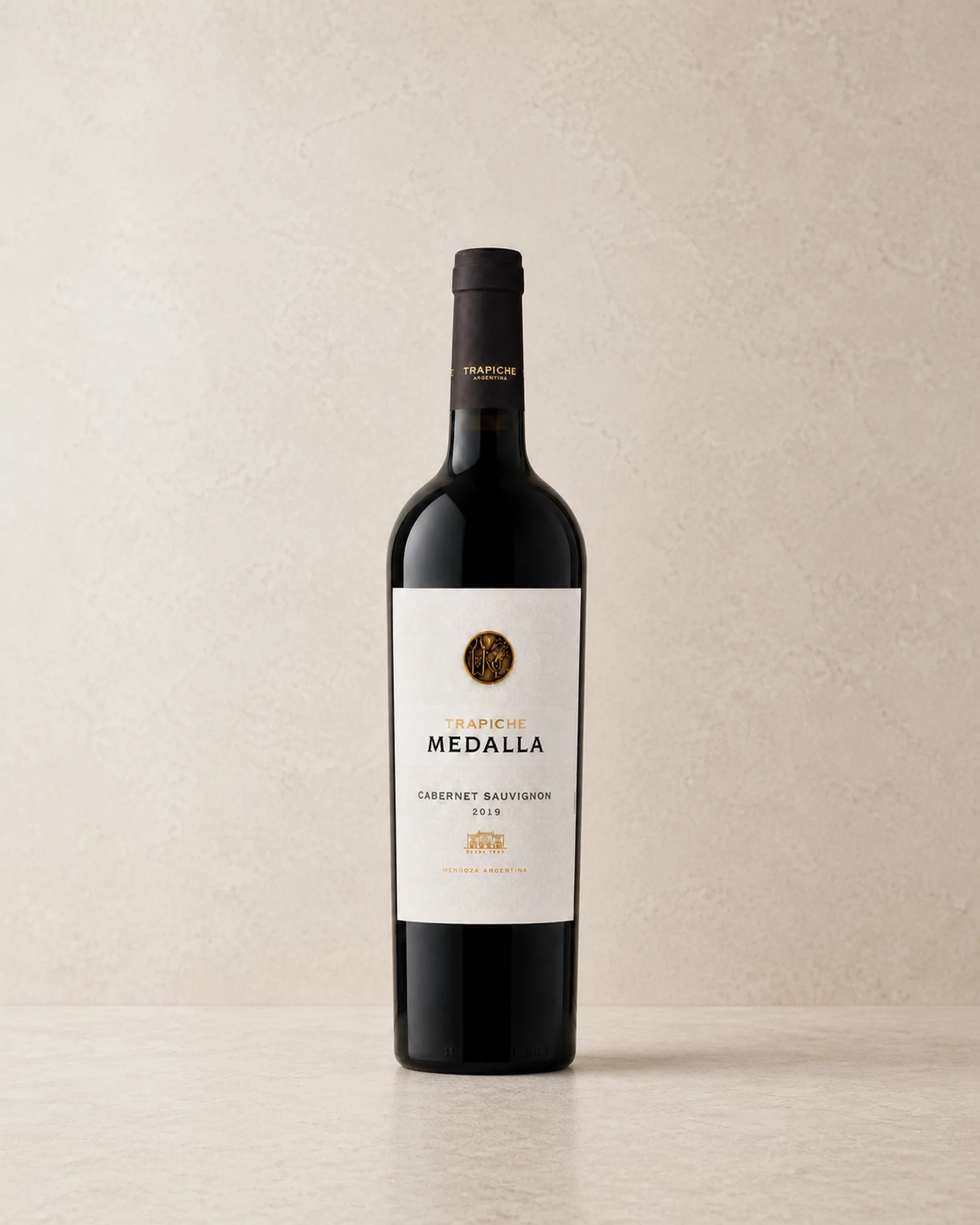 Trapiche Medalla Cabernet Sauvignon 2019 — красное вино линейки Medalla, каберне совиньон, урожай 2019, Мендоса