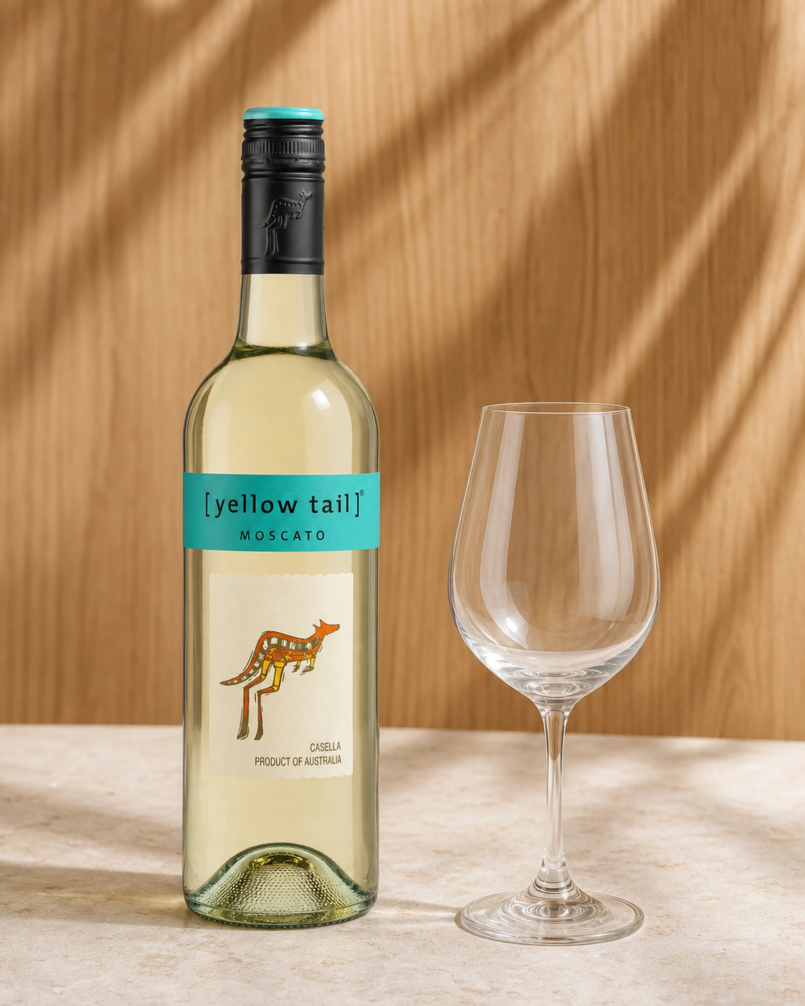 Yellow Tail Moscato — австралийское мускатное вино с лёгкой игристостью