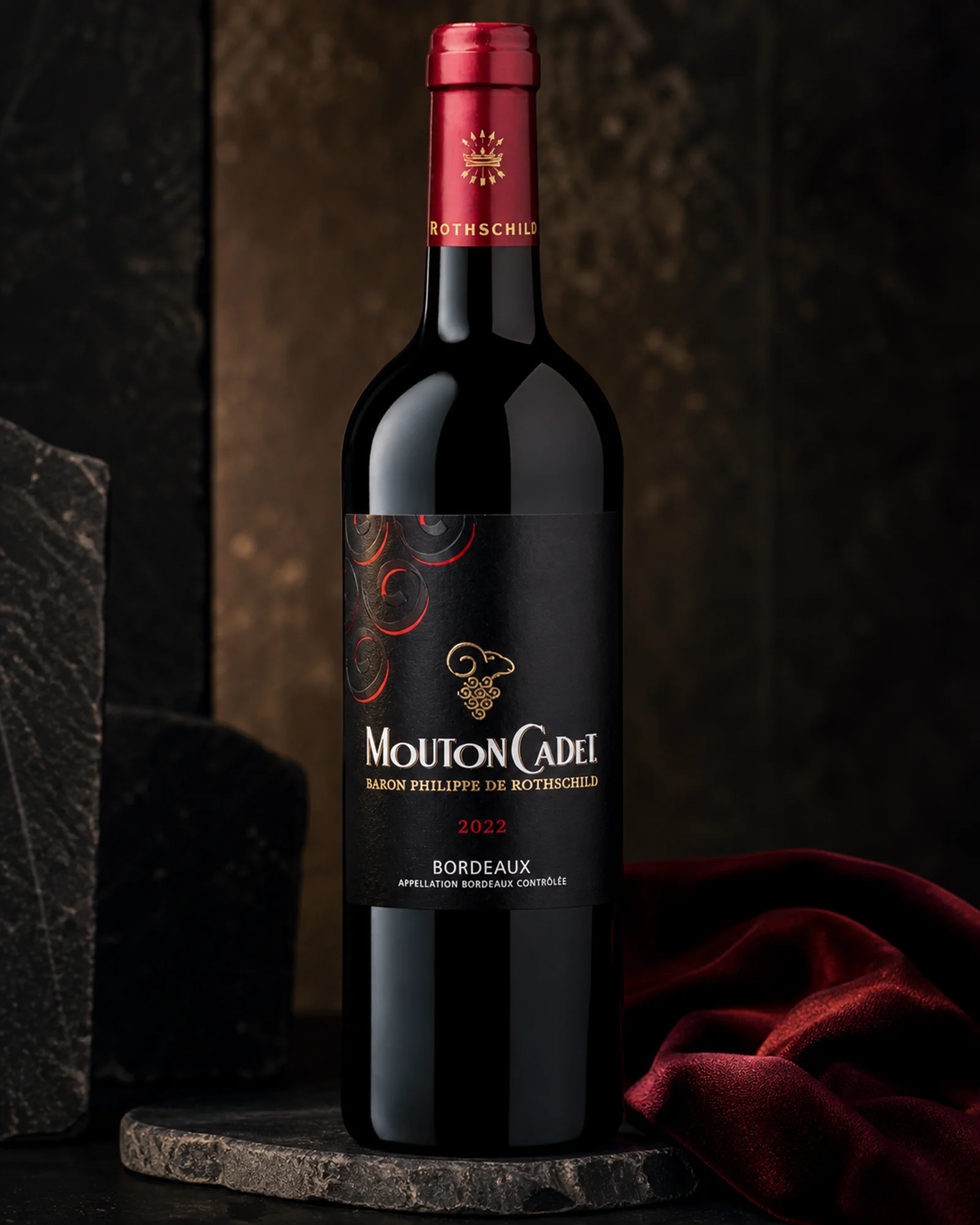 Mouton Cadet Bordeaux 2022 — красное бордо линейки Icône семьи Rothschild